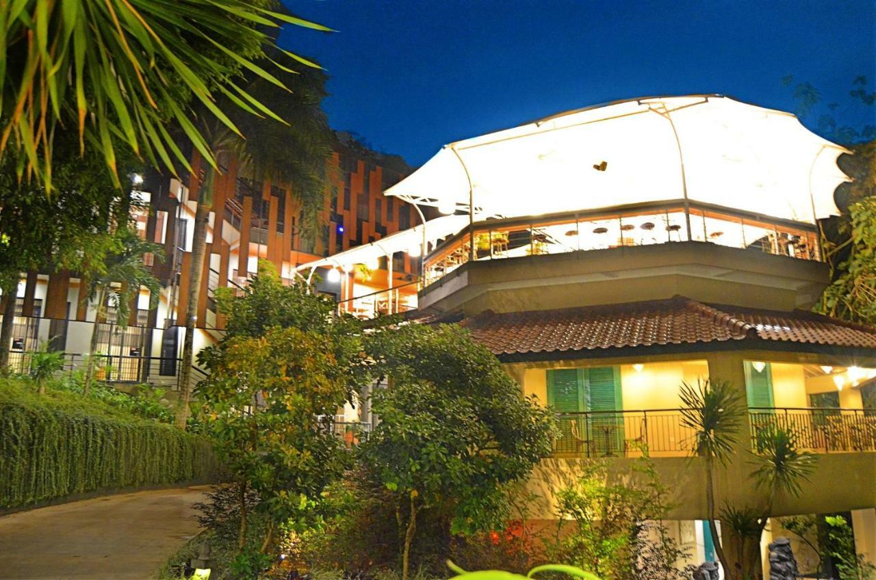 Amanuba Hotel & Resort Rancamaya Богор Екстериор снимка