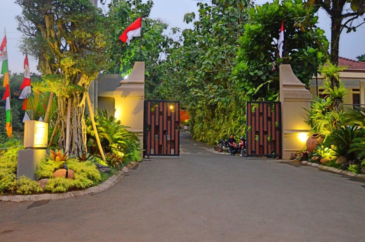Amanuba Hotel & Resort Rancamaya Богор Екстериор снимка